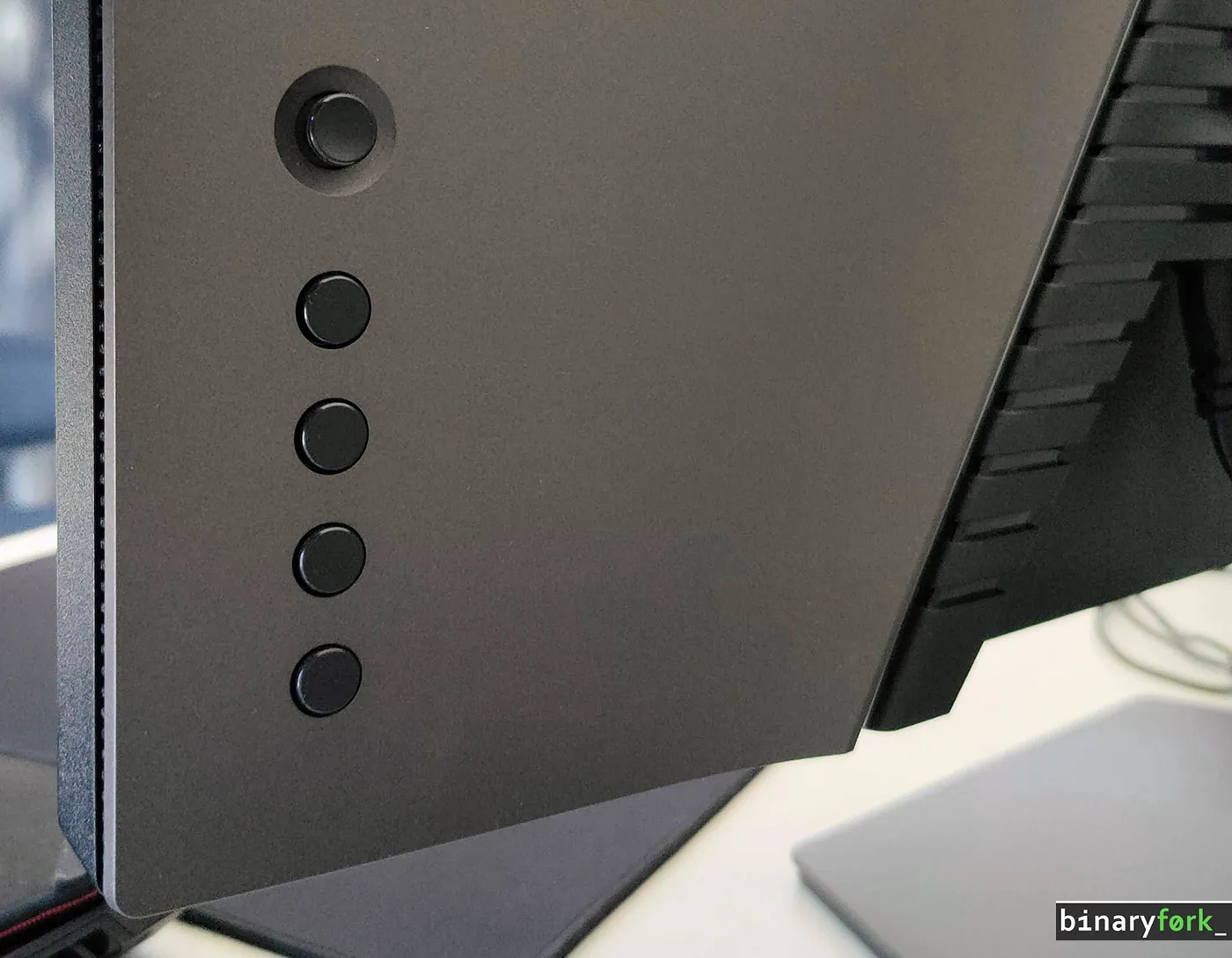 dell g3223q Rückseite OSD-Steuertasten