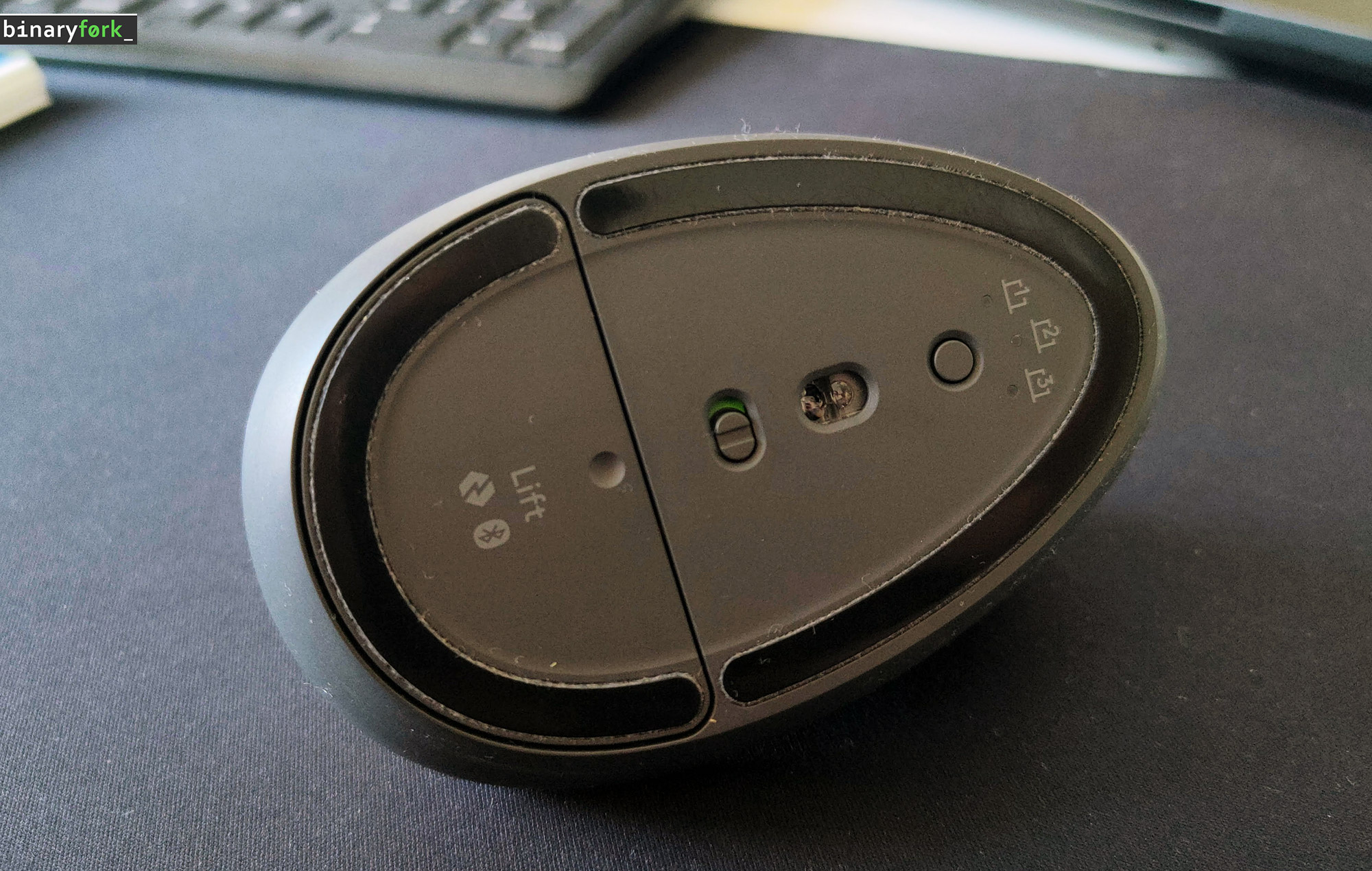 logitech lift vertical mouse buttom view