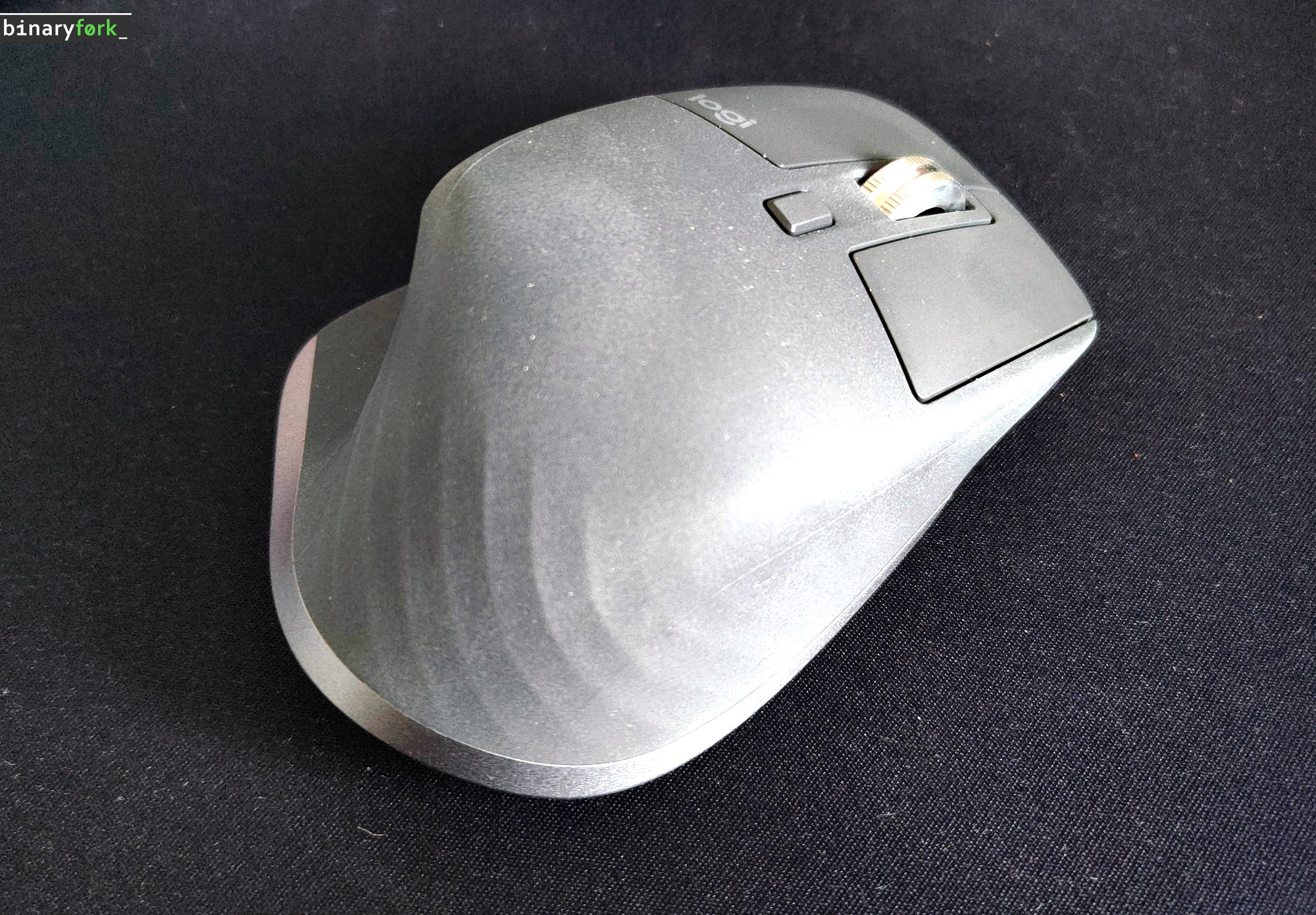 ロジクール MXマスター3Sを右から見る
