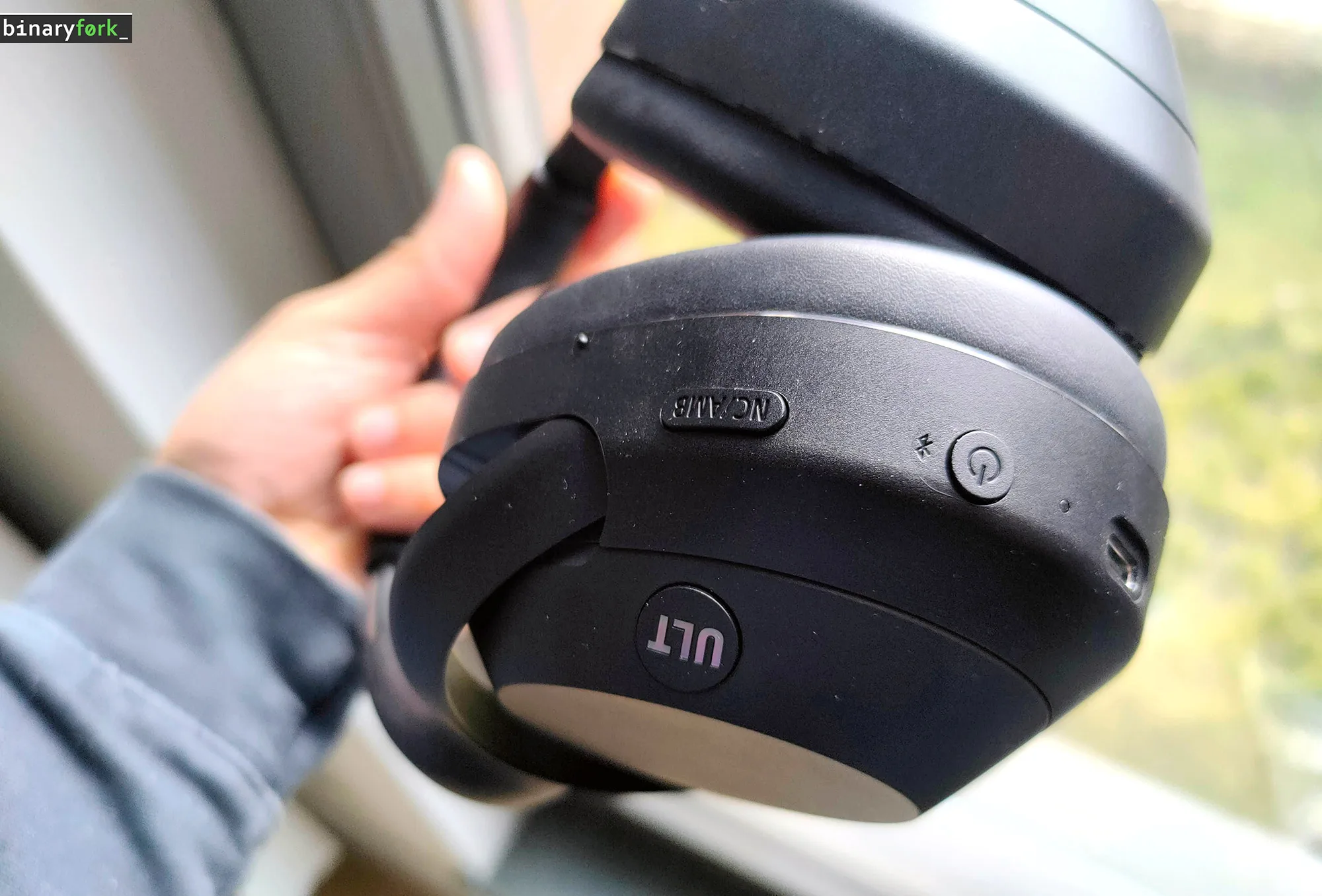 pulsanti delle cuffie sony ult wear a cancellazione di rumore
